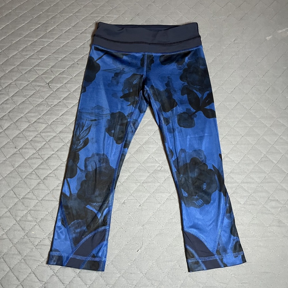 Lululemon Wunder Under Crop leggings Inky Blue Black Floral Size 2